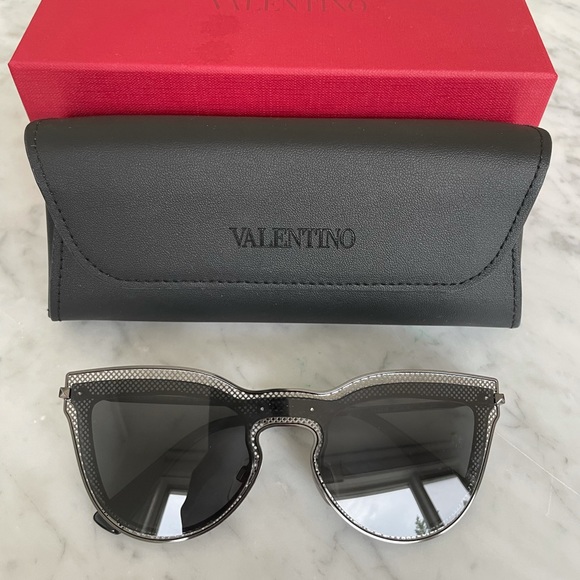 Valentino sunglasses - Picture 3 of 4
